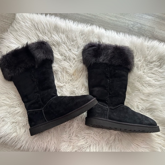 UGG Women's Black Fur-Lined Boots Sz 11 like new - Picture 2 of 4